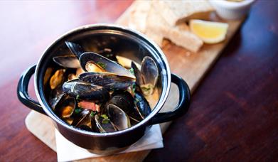 A main meal, mussels with bread