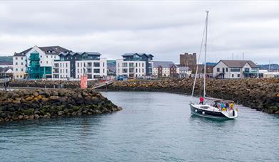 Group sailing experience in Carrickfergus