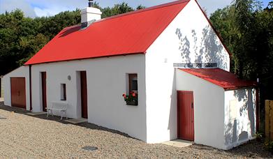 Aerial photograph showing cluster of cottages including Oona's Cottage