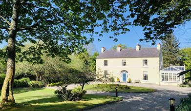 Larchmount House