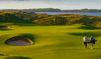 Discover Ireland’s
World Class Golf Tours
We specialise in creating luxury golf experiences, showcasing the stunning courses, breath-taking scenery, a