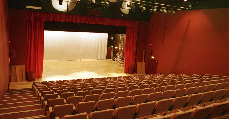 waterside-theatre-derry-londonderry-discover-northern-ireland