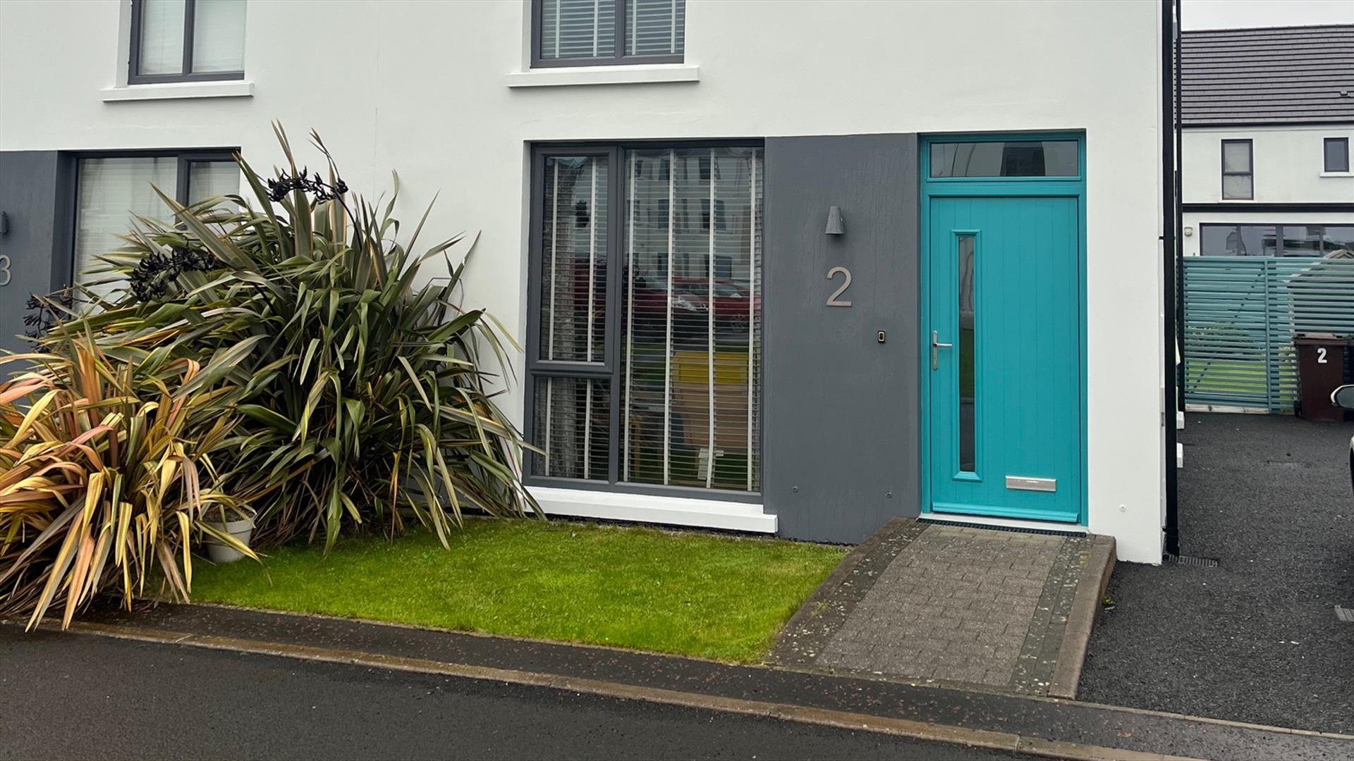 separate walk in shower in bathroom and en-suite, downstairs WC