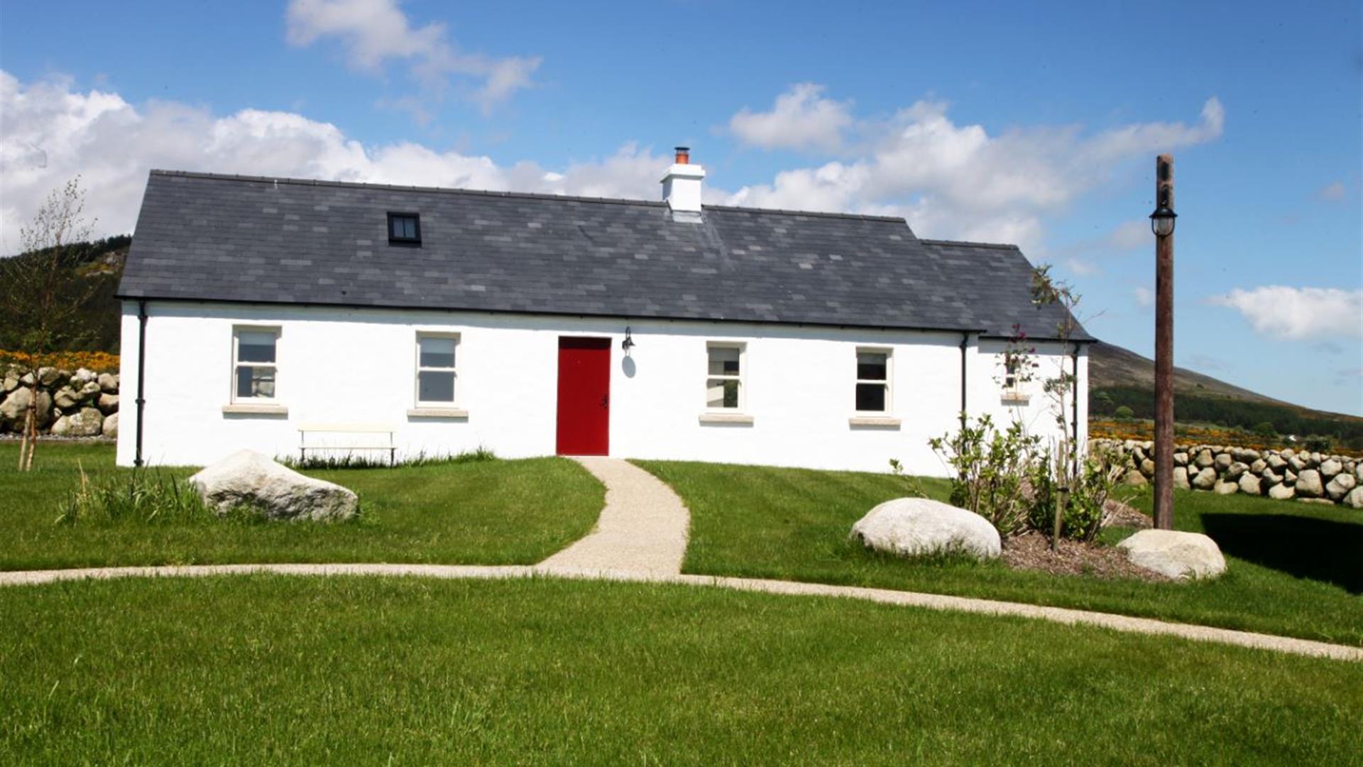 Kribben Cottages - Crannoge Cottage