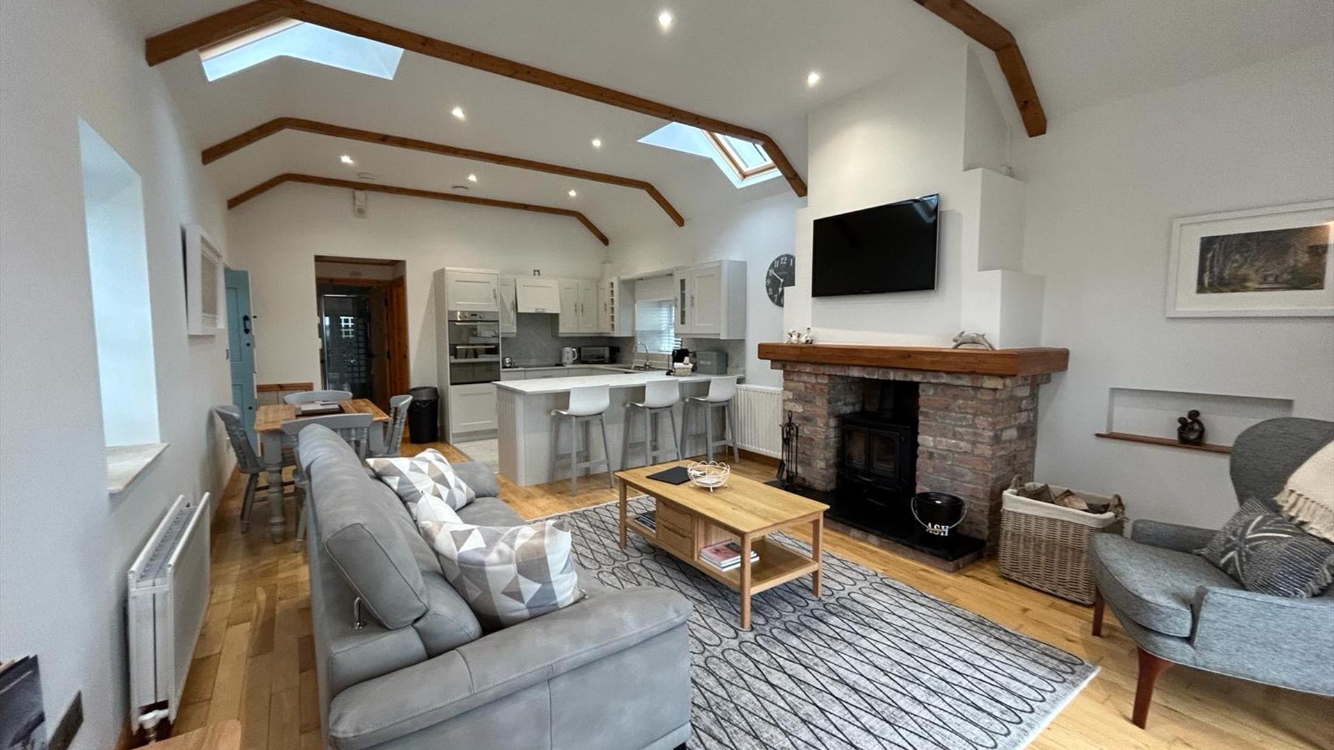Open plan living room / kitchen
