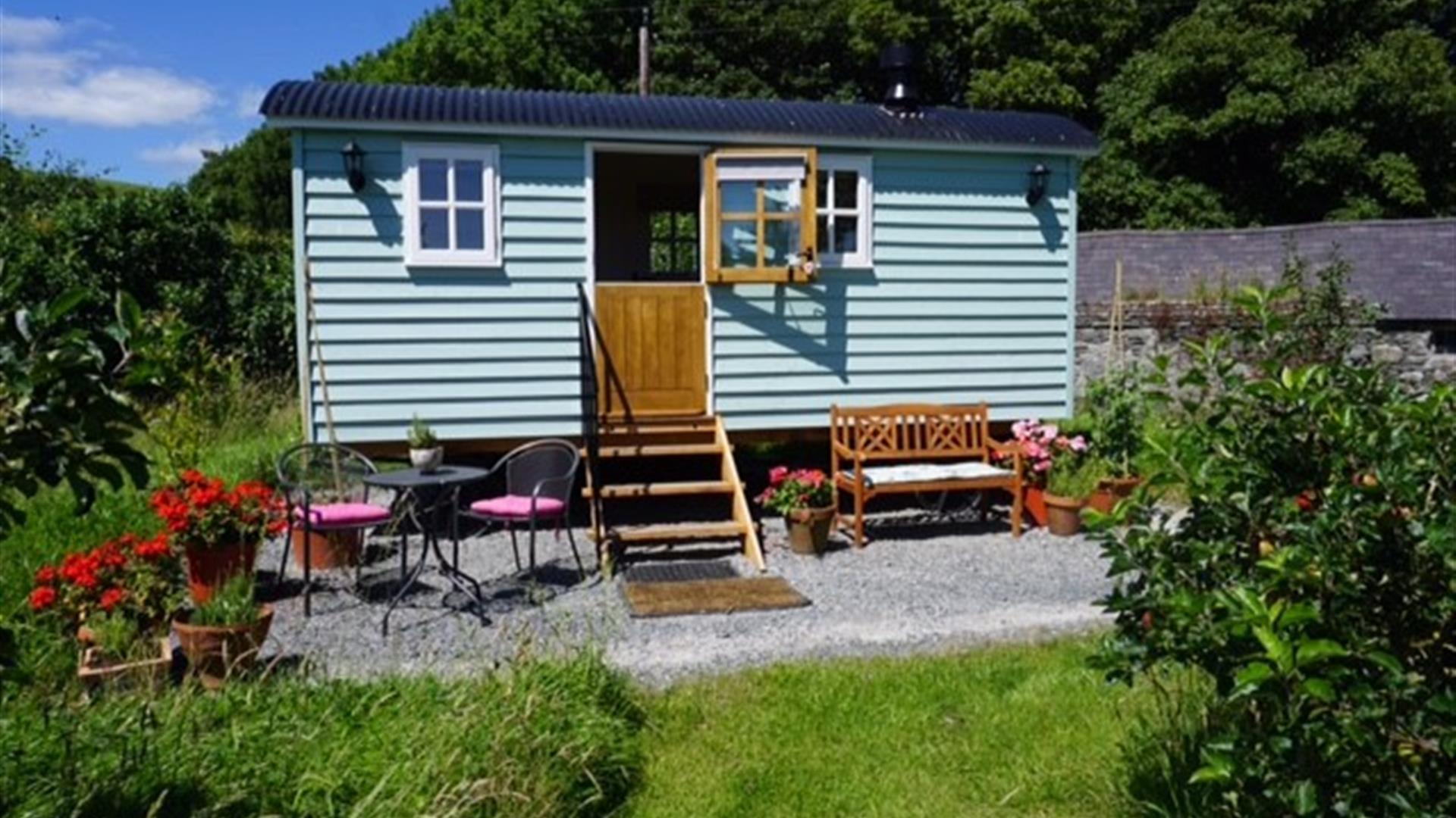 Little Orchard Shepherds Hut @ Nutgrove House B&B