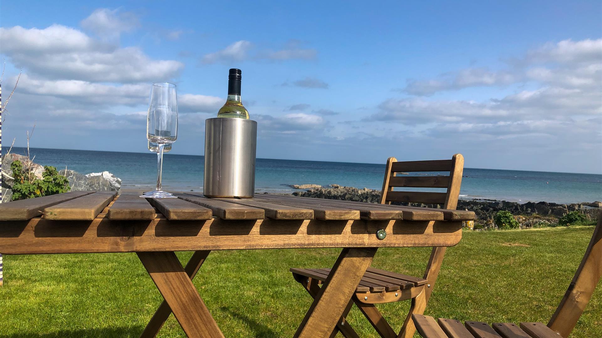 Outdoor seating with view to the sea