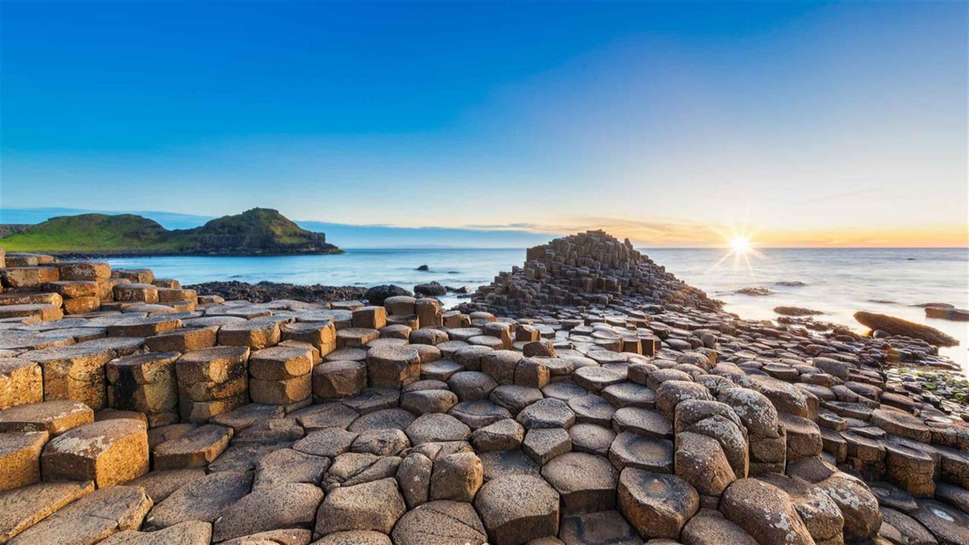 Giant's Causeway & Rope Bridge Tour from Belfast