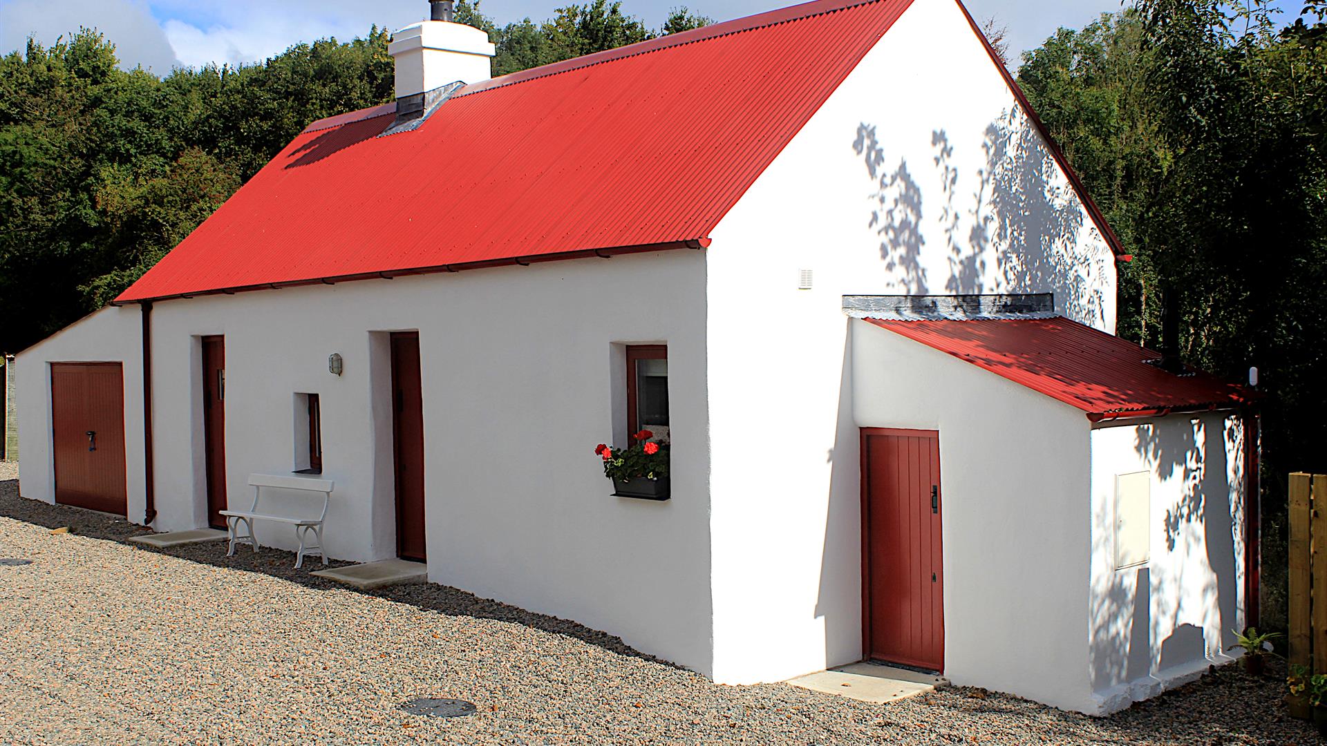 Aerial photograph showing cluster of cottages including Oona's Cottage