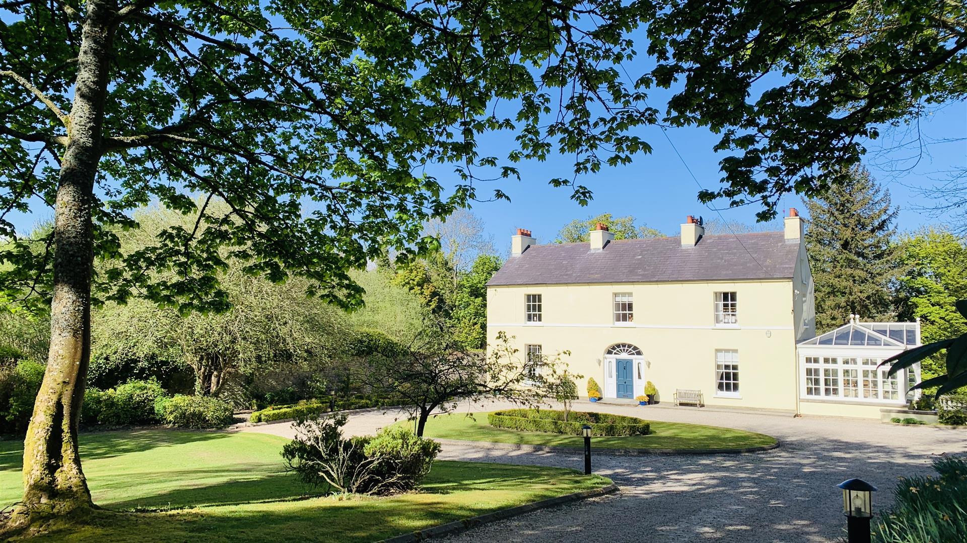 Larchmount House