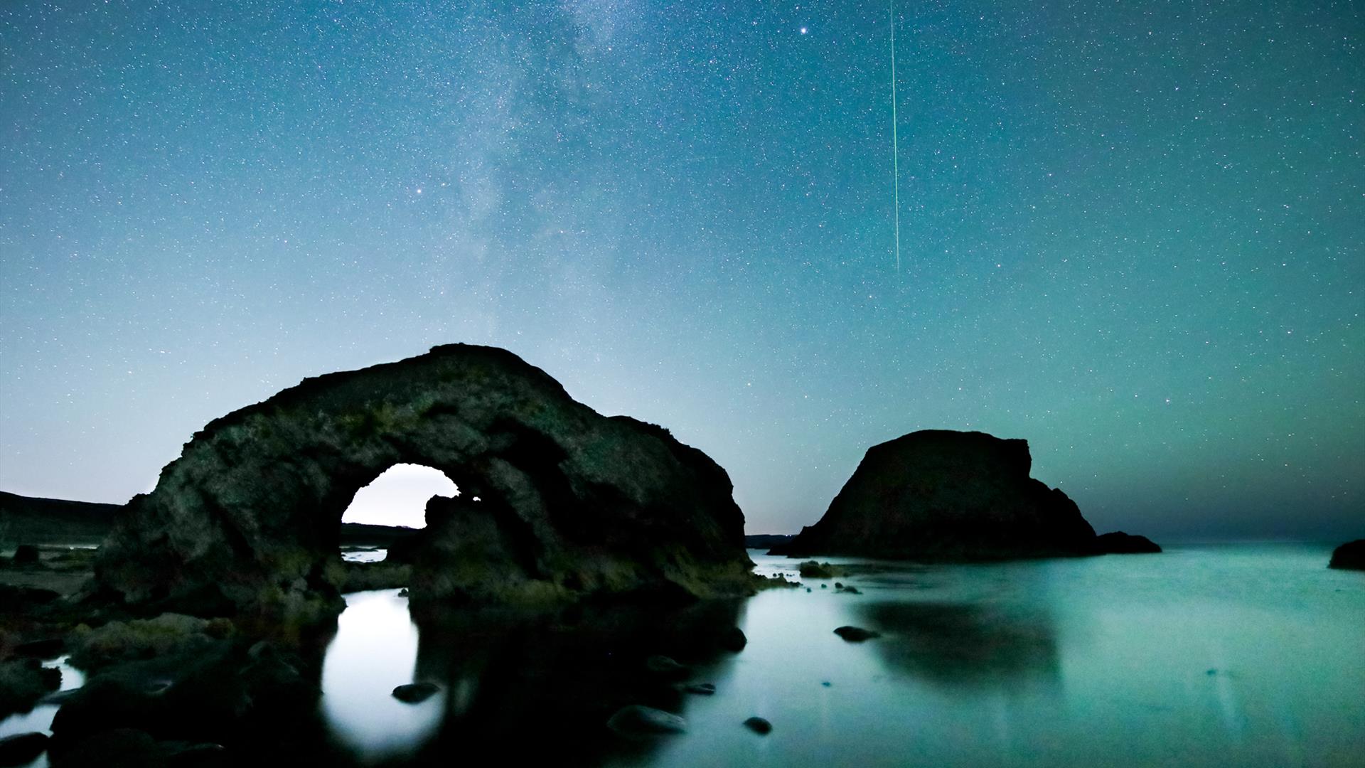 Milky way over the sea