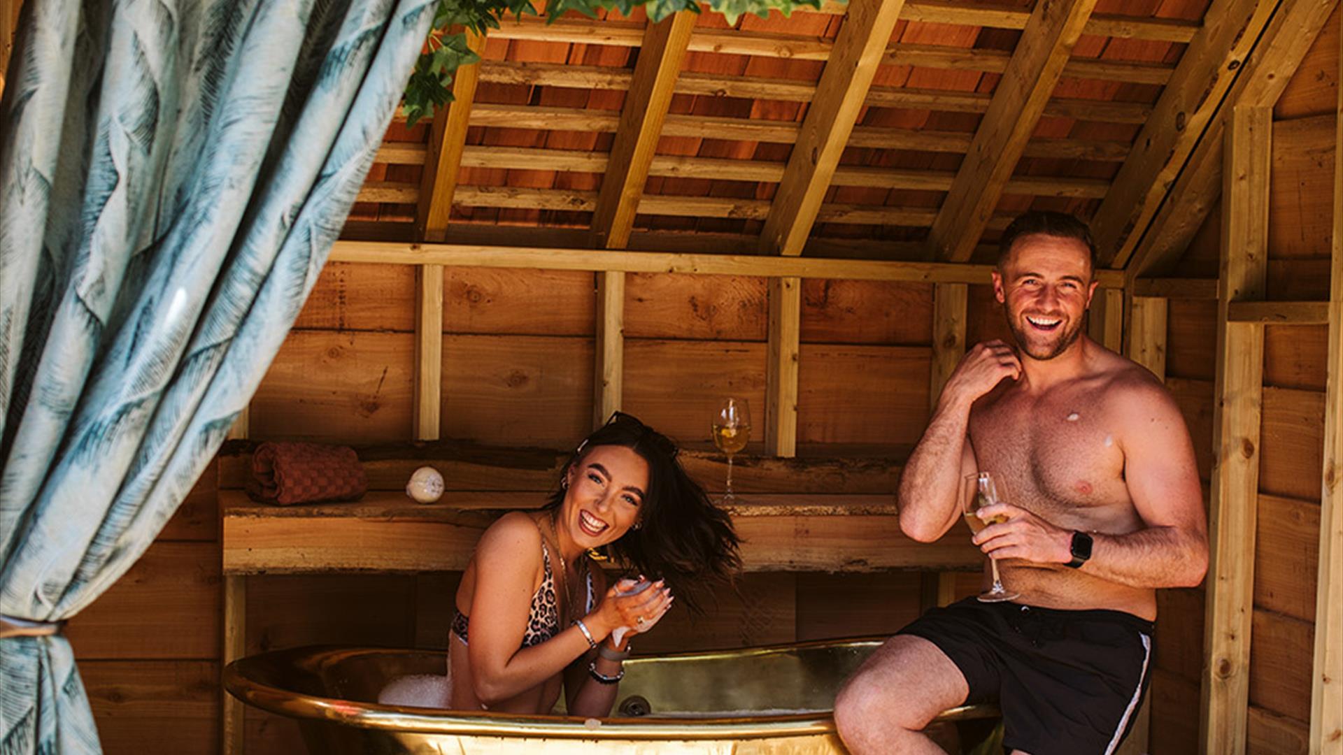 Copper bath located on the terrace outside Shepherd's Hut.