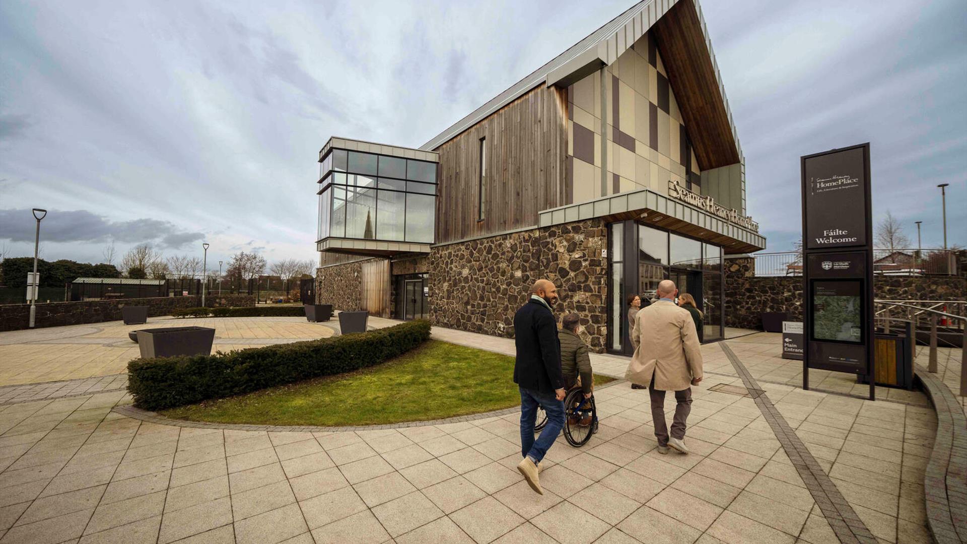 Group arrives at Seamus Heaney HomePlace