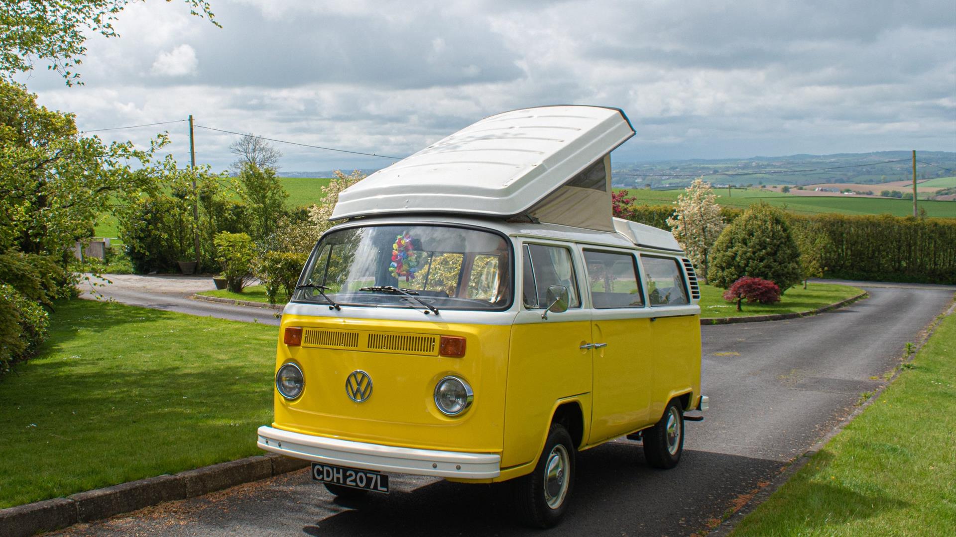 'Buttercup' 1972 VW Westfalia campervan