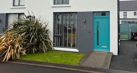 separate walk in shower in bathroom and en-suite, downstairs WC