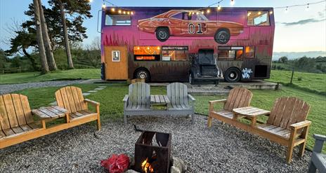 The Bus Sleeps 6