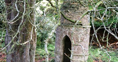 Ederney Covered Wishing Well