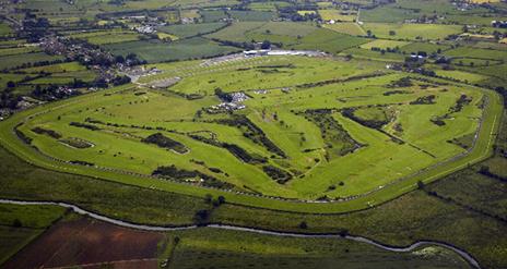 Shows aerial image of the whole golf course and surrounding countryside