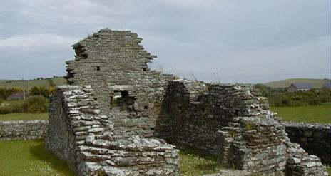 a photograph of some brick ruins