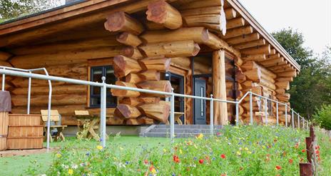 Exterior of Ulex 5 star log cabin