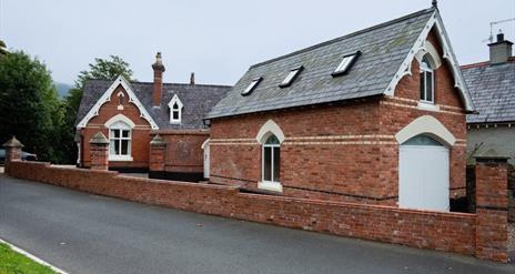 The Willows Garden Room and Private Apartment