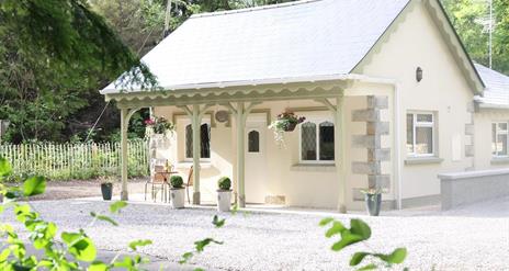 Blessingbourne Gate Lodge with outside seating area