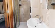 ensuite at No. 4 Strathroy Mews