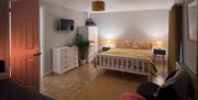 Freshly renovated, Double bed with memory foam mattress, TV, chest of drawers, wardrobe, blackout curtains and blinds, wooden laminate floors