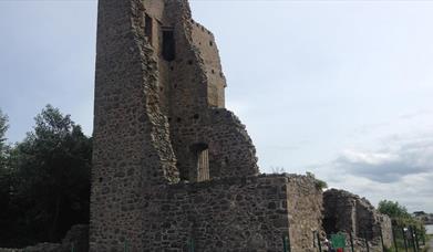 A photo of the Sketrick Castle ruins