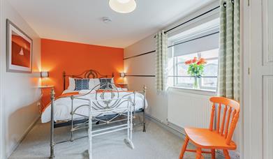 Ash king bedroom