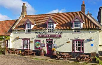 The Hill House Inn