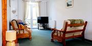 Seclusion Cottage - lounge area