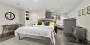 Luxurious relaxed room with bath in bedroom at Titchwell Manor