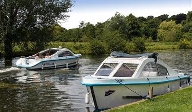 Barnes Brinkcraft - Dayboat Hire