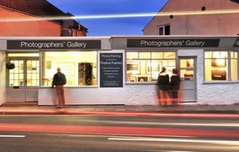 Photographers' Gallery, Holt