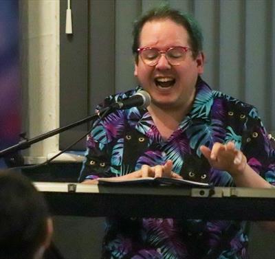 Friz Frizzle's Funny Turn, musical comedy at Nottingham Comedy Festival
