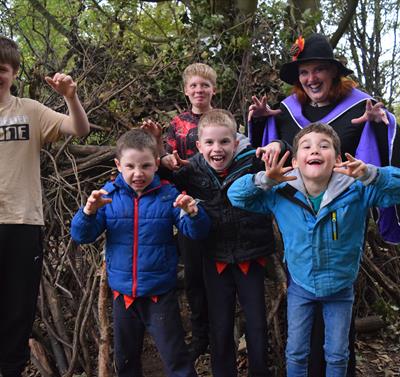 Halloween Den Building