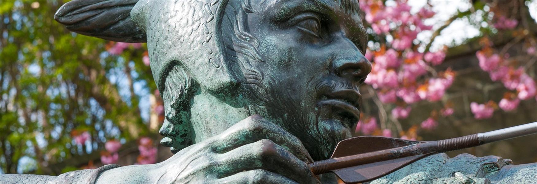 Robin Hood statue in Nottingham
