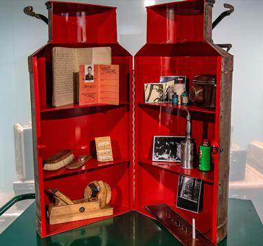 Handling Box Workshop - Jewish Resistance
