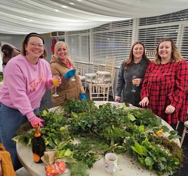 Photo of wreath making at Throesby Park