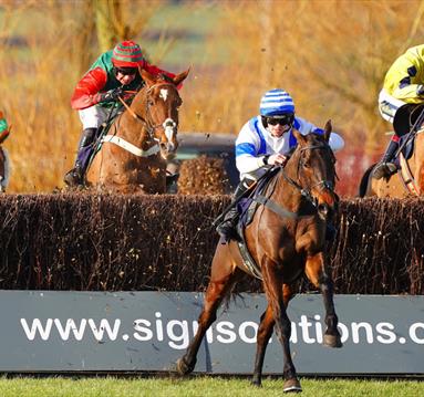 Afternoon Jump Racing at Southwell Racecourse
