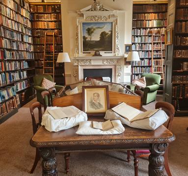 Photo of the interior of Bromley House Library
