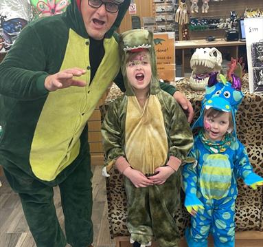 We Dig Dinosaurs!