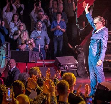 Photo of Joe Bonamassa on stage