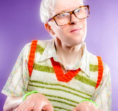 Robert White: 'THAT' Gay Autistic Keyboard Tanktop Comedy Guy!