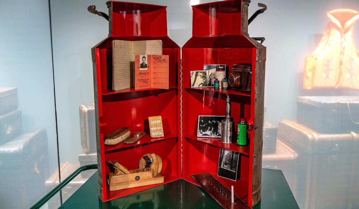 Handling Box Workshop - Jewish Resistance
