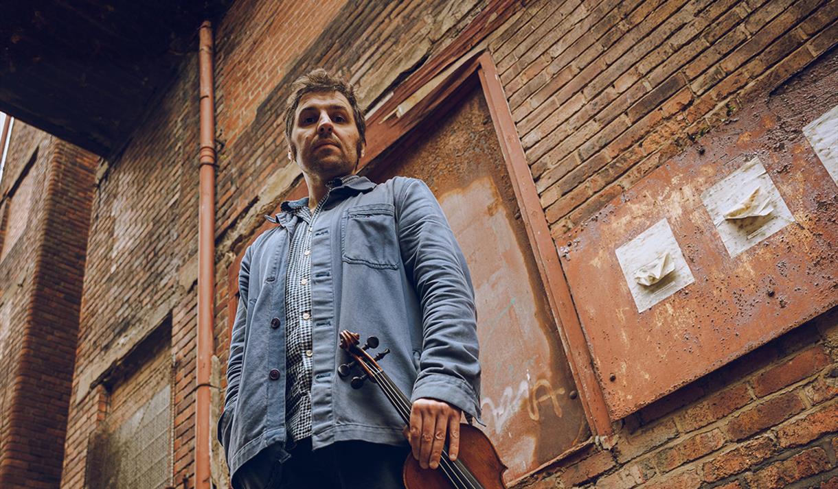 Folkroom Presents: Mikey Kenney
