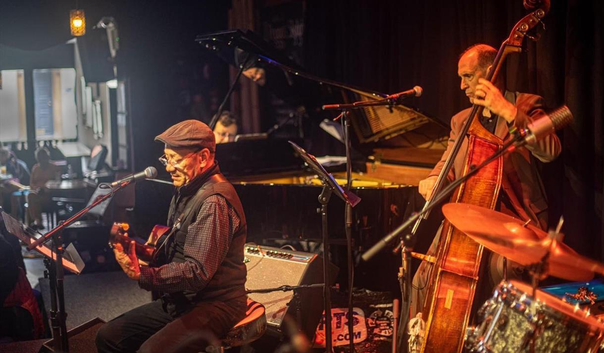 Sounds of Latin America with Ernesto "Renán" Uquillas and the Edgar Macías Quartet
