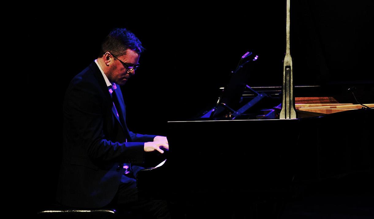 Dean Stockdale Quartet plays Oscar Peterson