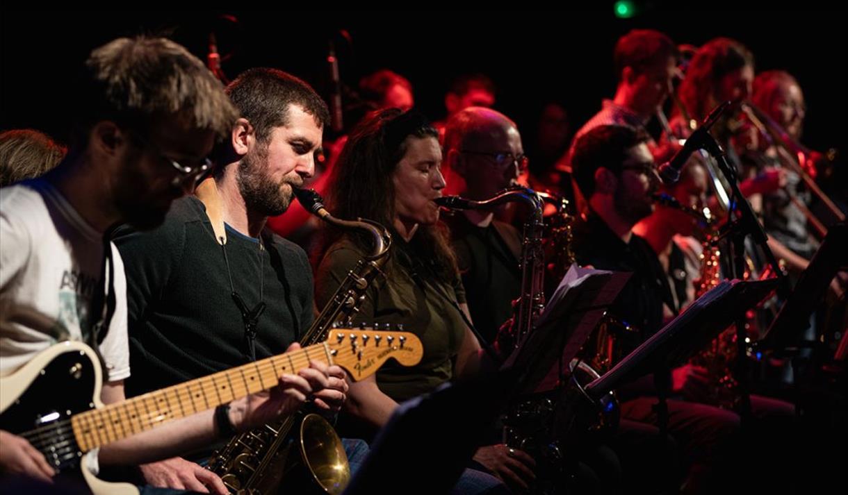 Straight 8s Big Band
